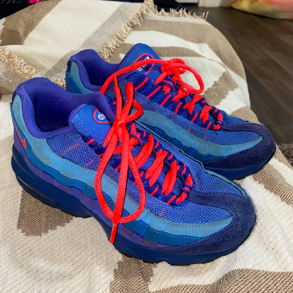 Nike Air maxes